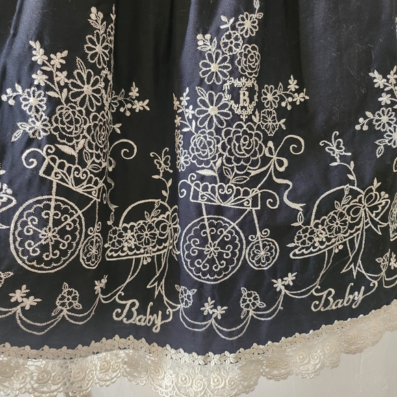 BtSSB Flower Cart Embroidery Skirt Black/White - Picture 2 of 7